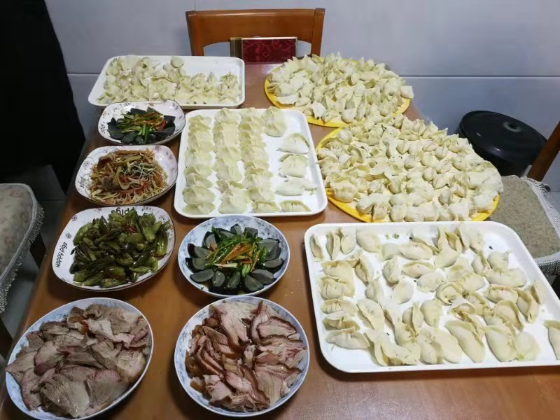 包饺子现场