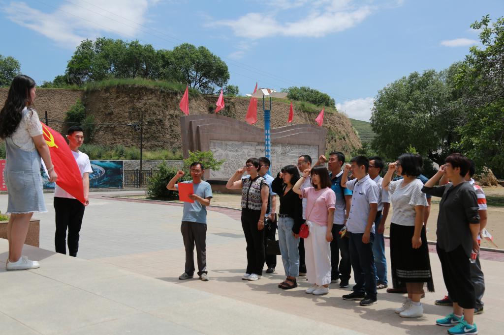 参观榜罗镇会议纪念馆