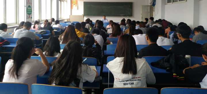 陈于柱教授讲授党课现场