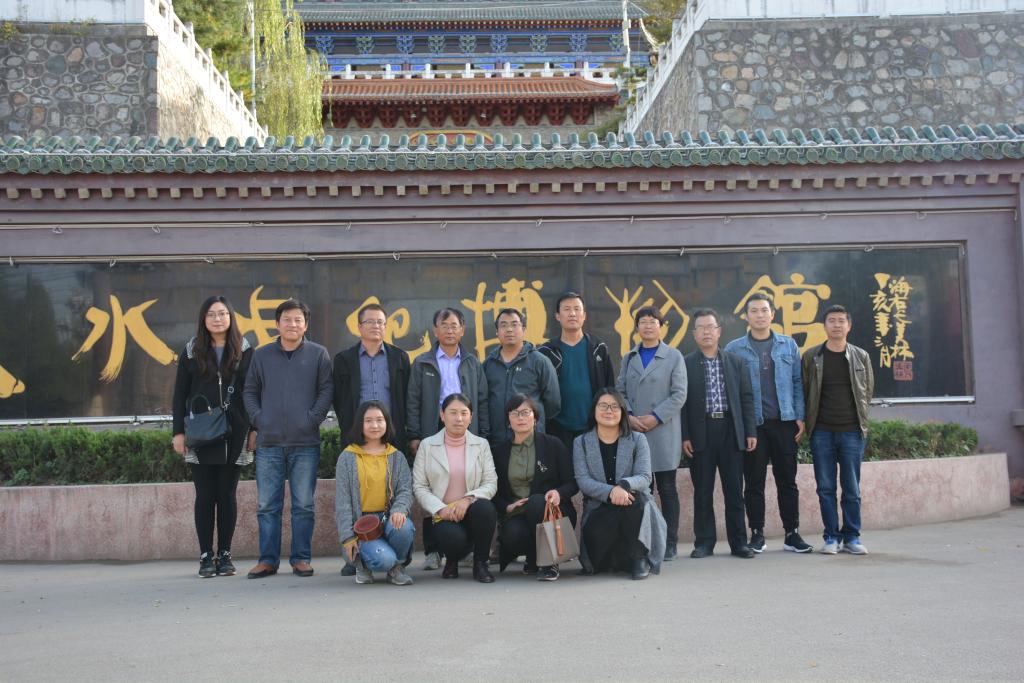 参观邓宝珊将军纪念馆